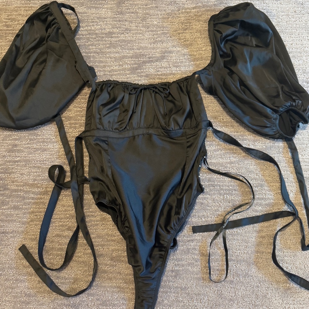 Revolve tie back body suit - M